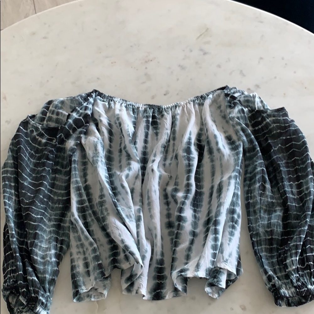 Black/whit tie dyed off the shoulder top